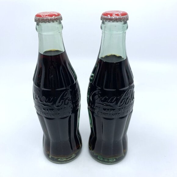 2 Vintage Coca-Cola Green Hobbleskirt Bottles Unopened Lowell MA Scottsbluff NE - Picture 4 of 9